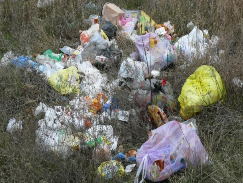 Новый микрорайон утонул в мусорных пакетах в Волжском