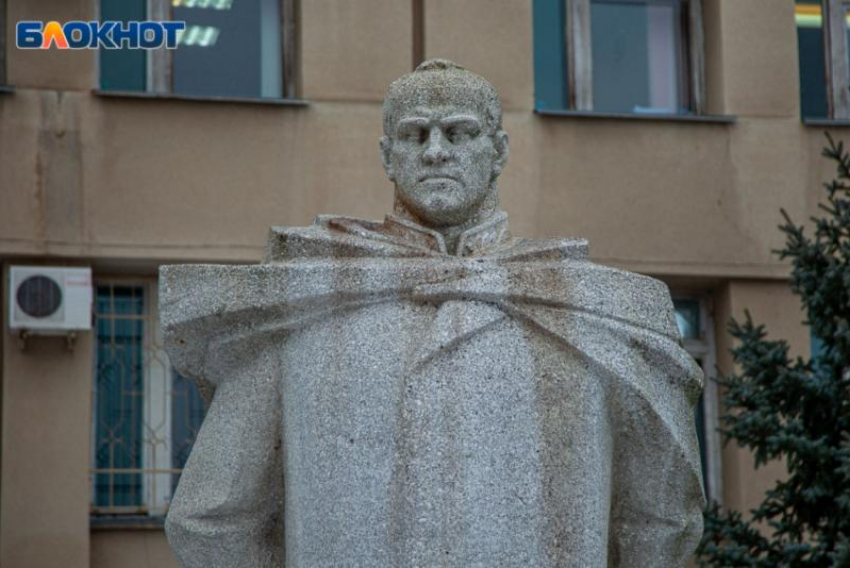 26 лет назад в Волжском состоялось открытие памятника великому маршалу Победы