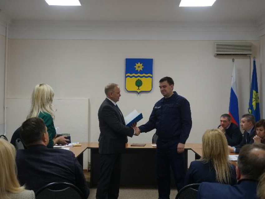Волжан наградили за спасение школьников на льду
