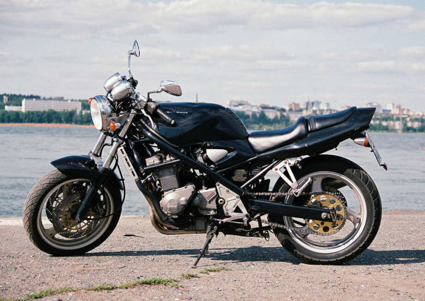 Под Волгоградом работник автомойки устроил ДТП на угнанном мотоцикле