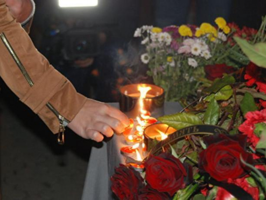 Волжане зажгли свечи в память о погибших в Керчи