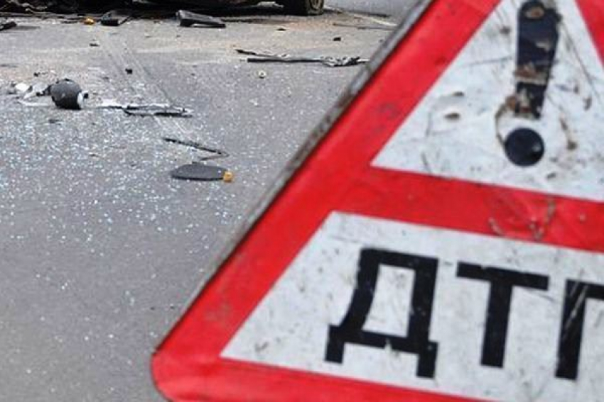 В столкновении «Волги» и внедорожника близ Средней Ахтубы пострадала 35-летняя женщина