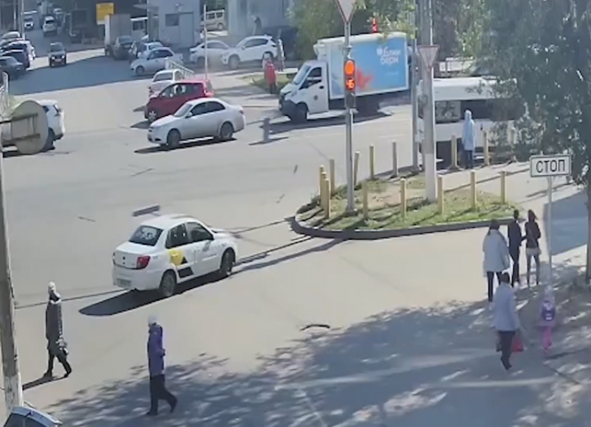 Столкновение иномарок на окраине Волгограда попало на видео