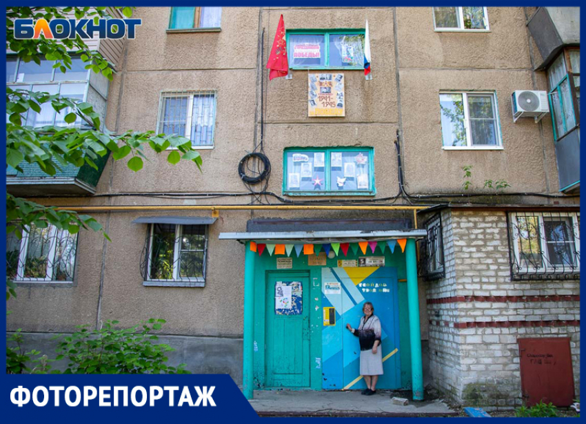 Единственный такой дом в Волжском: как жители обычной «хрущевки» создали свой музей Победы прямо в подъезде