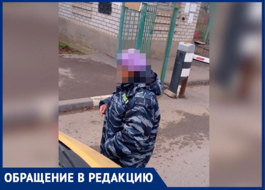 Не пустили с переломом: волжанке пришлось вызвать скорую у ворот больницы 