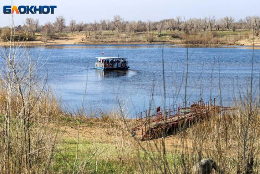 Дачники Волжского в «подвешенном» состоянии: паромная переправа к СНТ временно прекращена