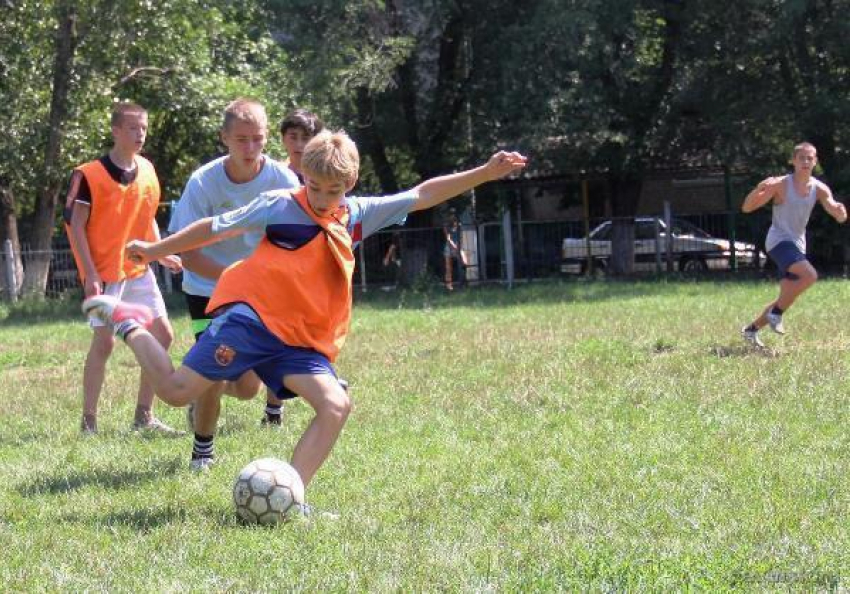Еще четыре команды стали участниками турнира по дворовому футболу в Волжском