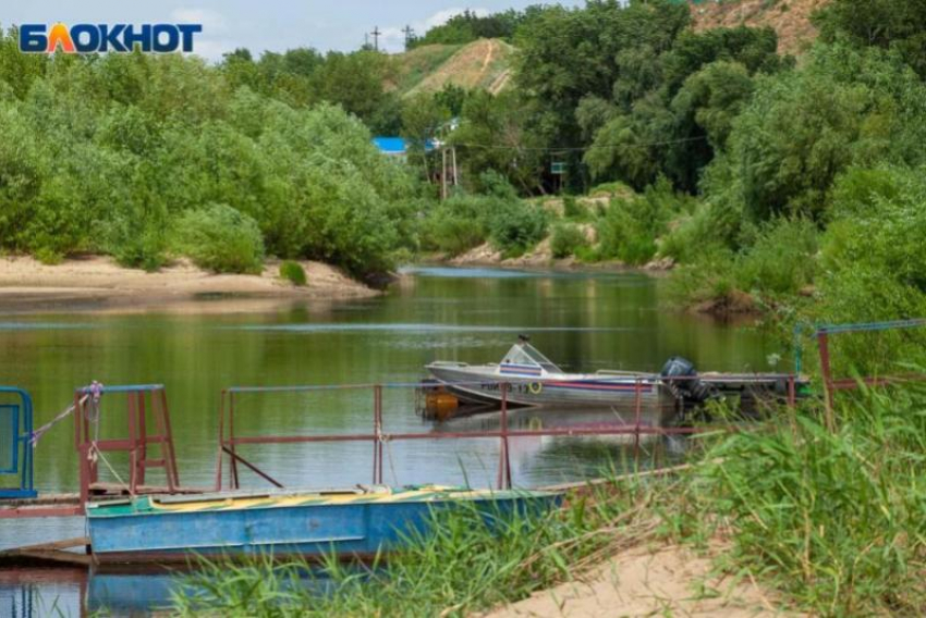 Труп мужчины нашли в водоеме в Волгограде