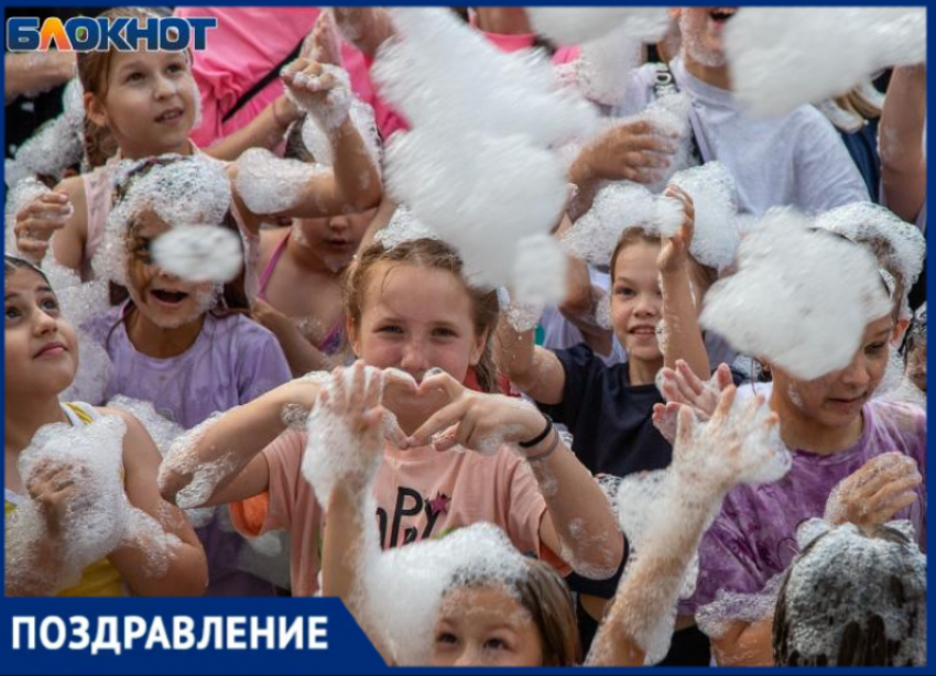 «Ваша миссия важна и священна»: Волжский поздравляет воспитателей и  дошкольных работников