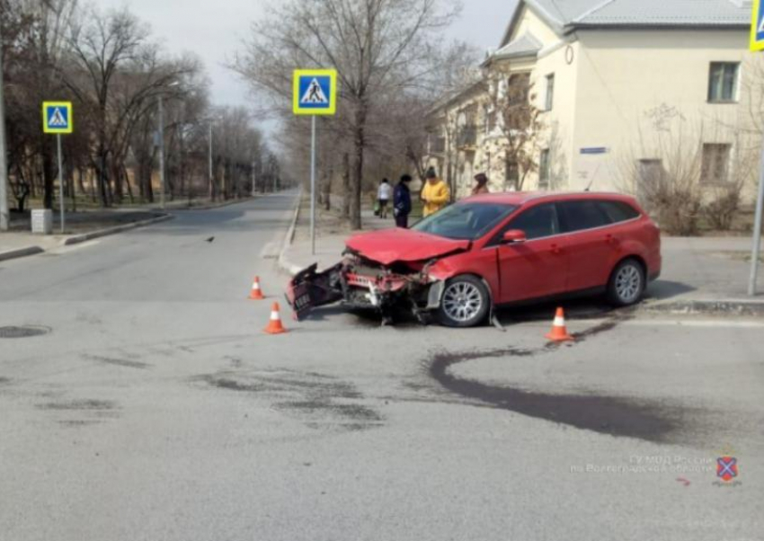 Две пассажирки иномарки пострадали в ДТП в Волжском