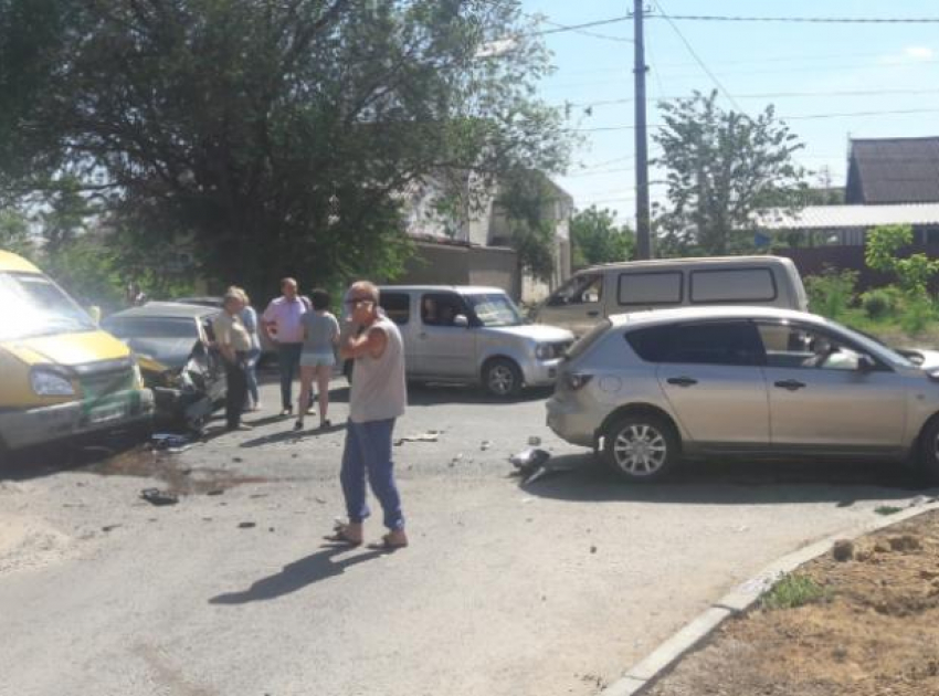 Волжанин пострадал в массовом ДТП с участием маршрутки