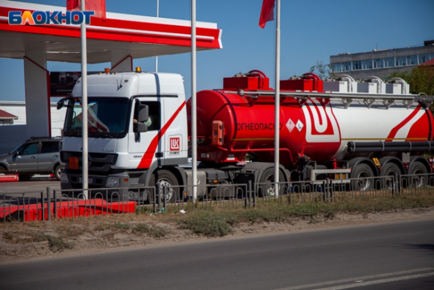 В Волжском уже 3 недели цены на топливо стоят на месте: статистика