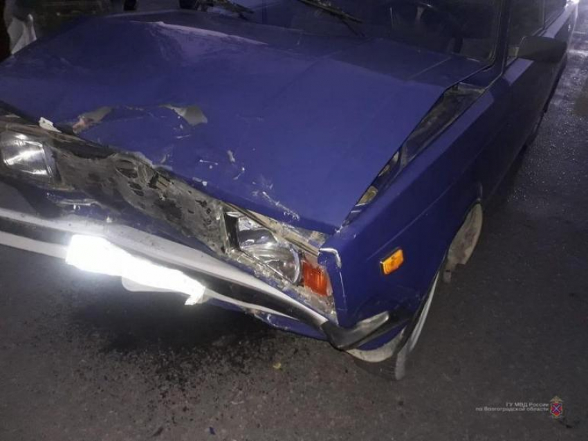 Два человека пострадали в аварии в Волжском