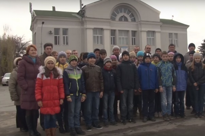 В Волжском юные спортсмены школы олимпийского резерва по плаванию обвинили чиновников во лжи