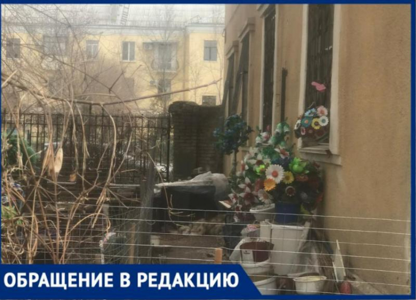 Кладбищенская эстетика во дворе Волжского попала на видео