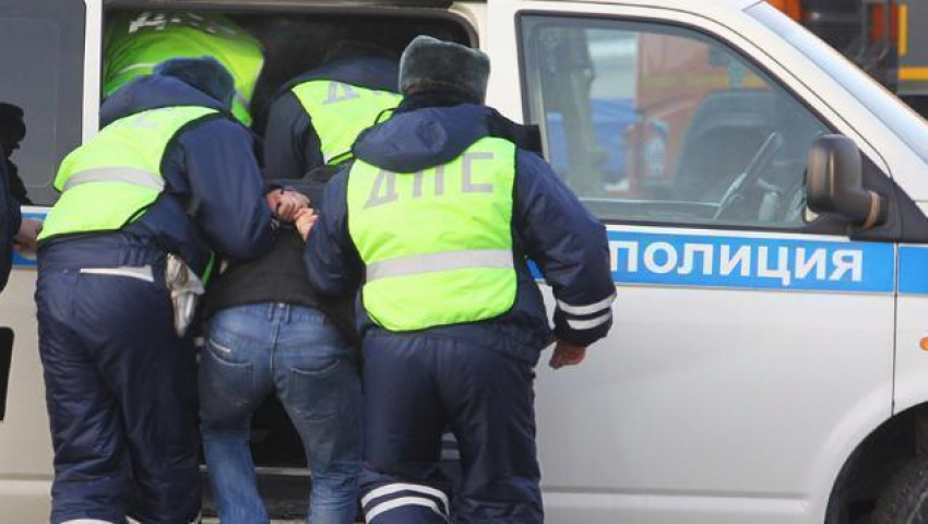 Пьяный депутат из Среднеахтубинского района сильно избил сотрудника ДПС