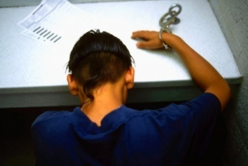 В Урюпинском районе несовершеннолетние воры ограбили почту и магазин