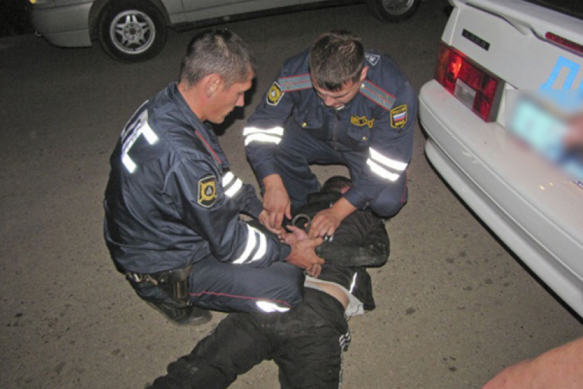 В Быковском районе полицейские задерживали лихача со стрельбой