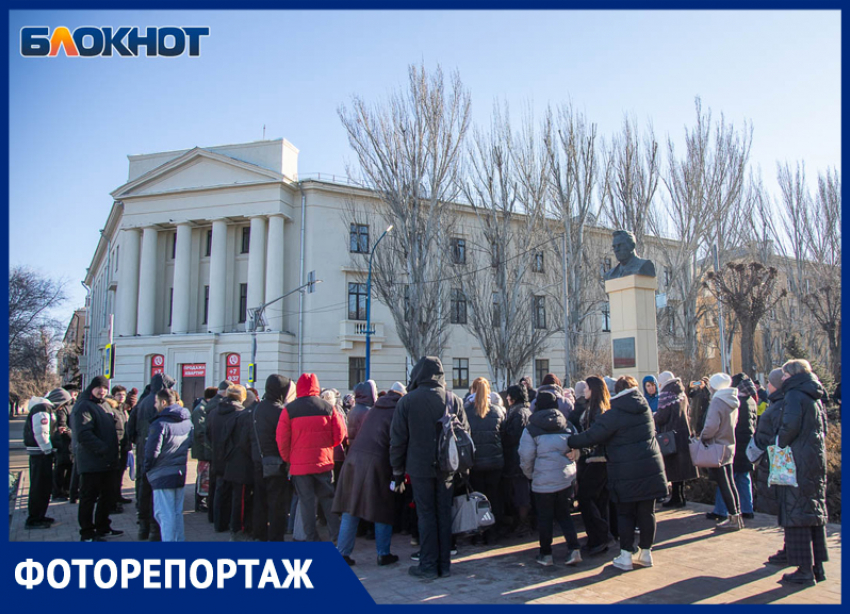 В Волжском прошел митинг в честь 125-летия Федора Логинова — основателя города