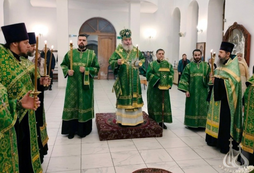 В Волжском состоялось вечернее богослужение