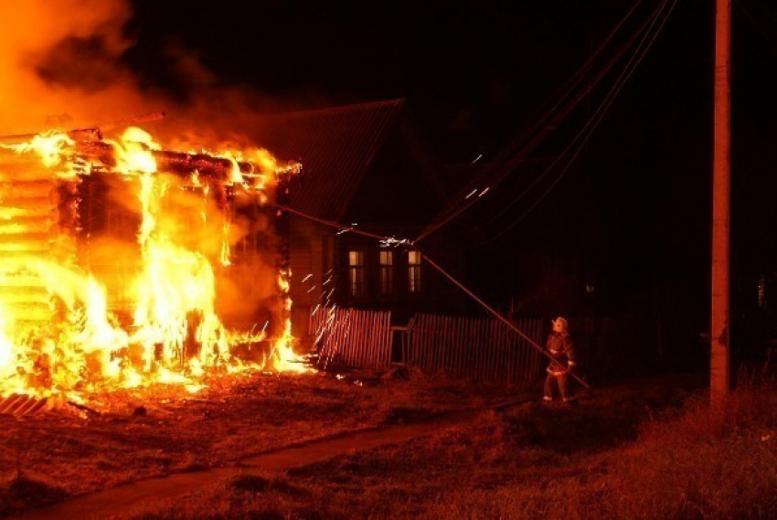 При пожаре под Волгоградом в огне погибли 6-летние сестры