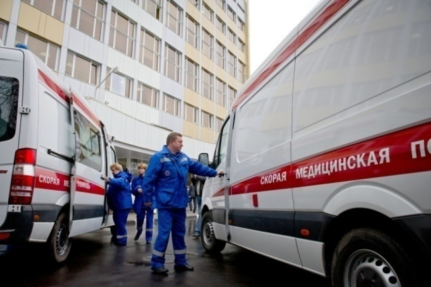 В Волгограде рабочий сорвался с 8-метровой высоты
