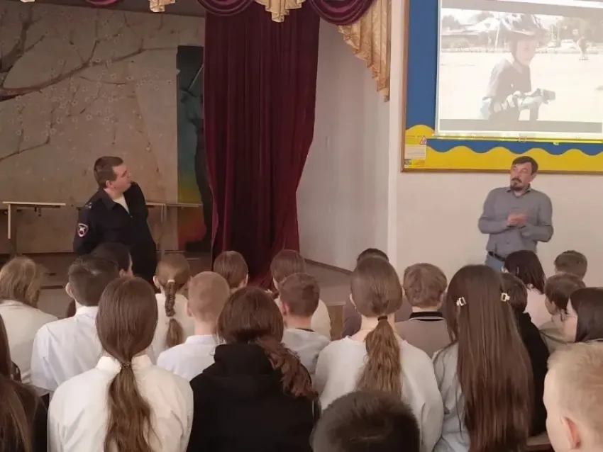 Сезон самокатов открыт: волжским подросткам снова напомнили, чем может закончиться лихачество на СИМ