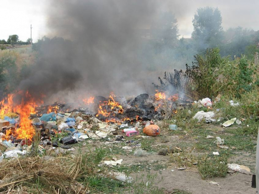 В Тракторозаводском районе в куче сгоревшего мусора нашли труп мужчины