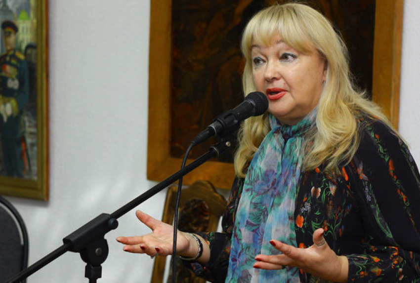 Волжане встретились с заслуженной артисткой РФ Натальей Гвоздиковой