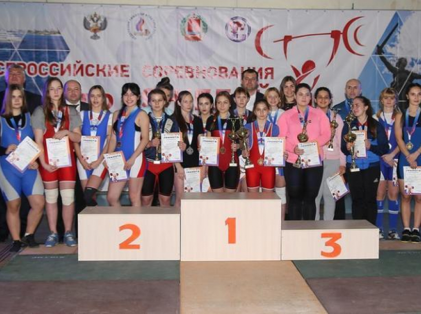 Штангист из Ленинска стал чемпионом всероссийского турнира по тяжелой атлетике