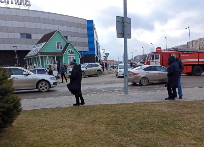 В Волжском эвакуируют торгово-развлекательный центр «Волгамолл»