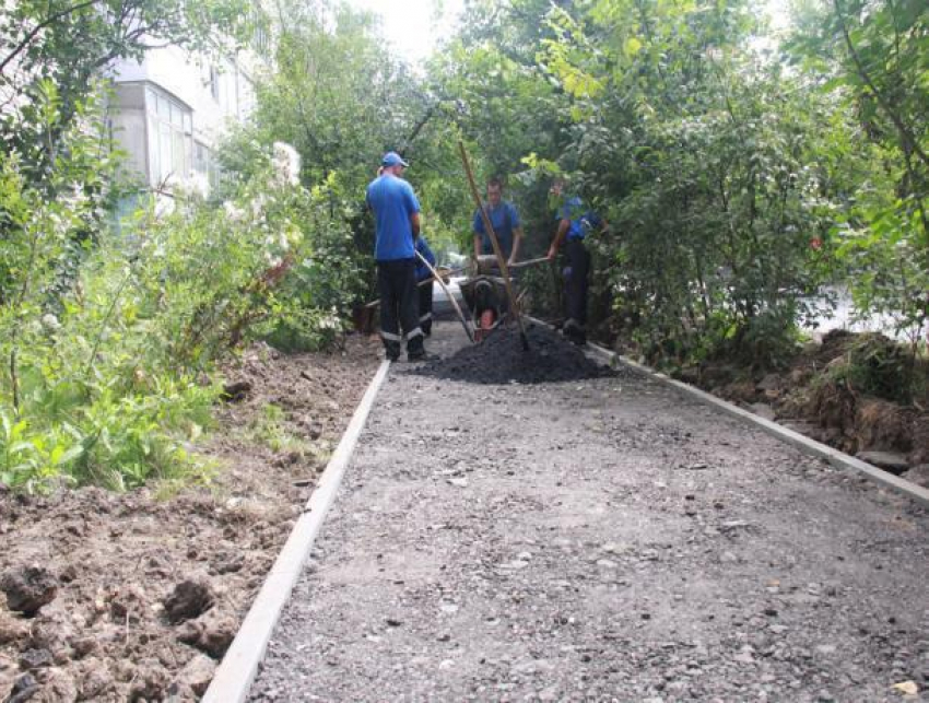 Мэрия Волжского решила восстановить тротуары за 4,5 миллионов рублей