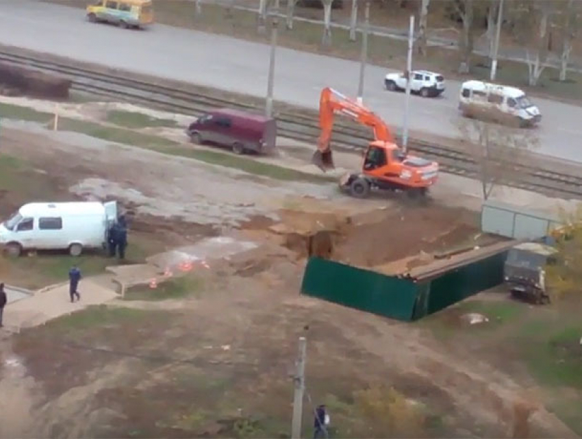 Коммунальщики повредили газопровод во время ремонтных работ в Волжском 