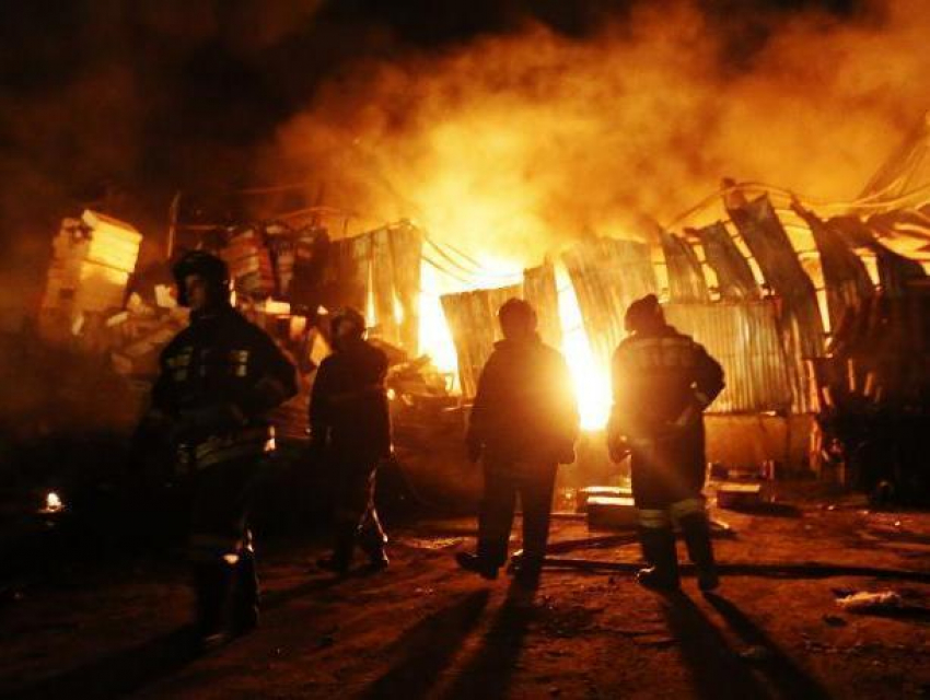 Новогодний праздник закончился пожаром под Волжским