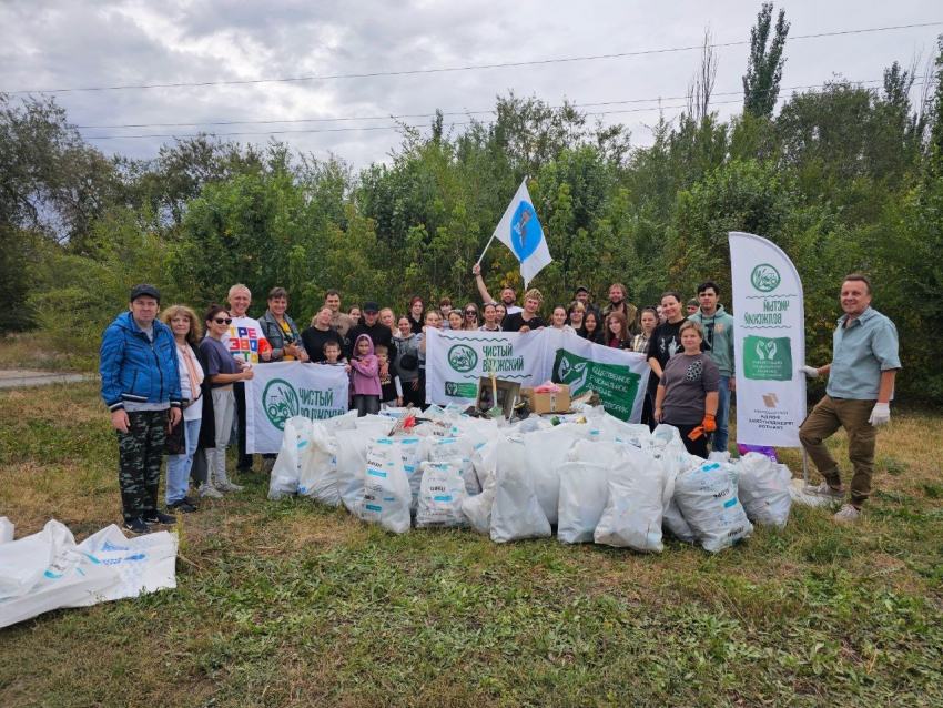 В Волжском прошёл 98-ая экологическая акция в рамках проекта «Чистый Волжский — начиная с себя»