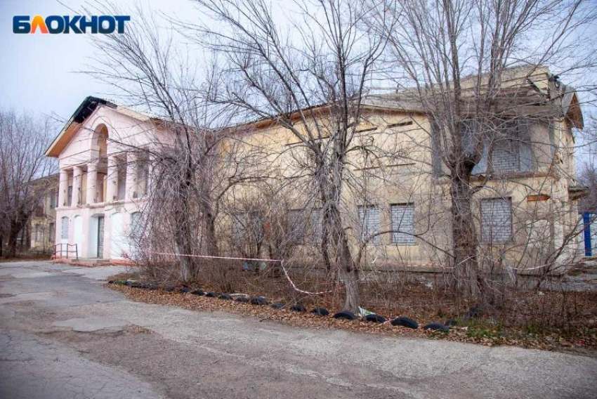 Аварийное здание вытрезвителя продают с торгов за 7 миллионов рублей в Волжском