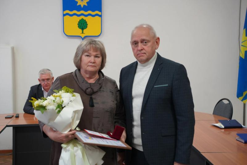 Мать Героя России Михаила Подшибякина получила знак Почетного гражданина Волжского