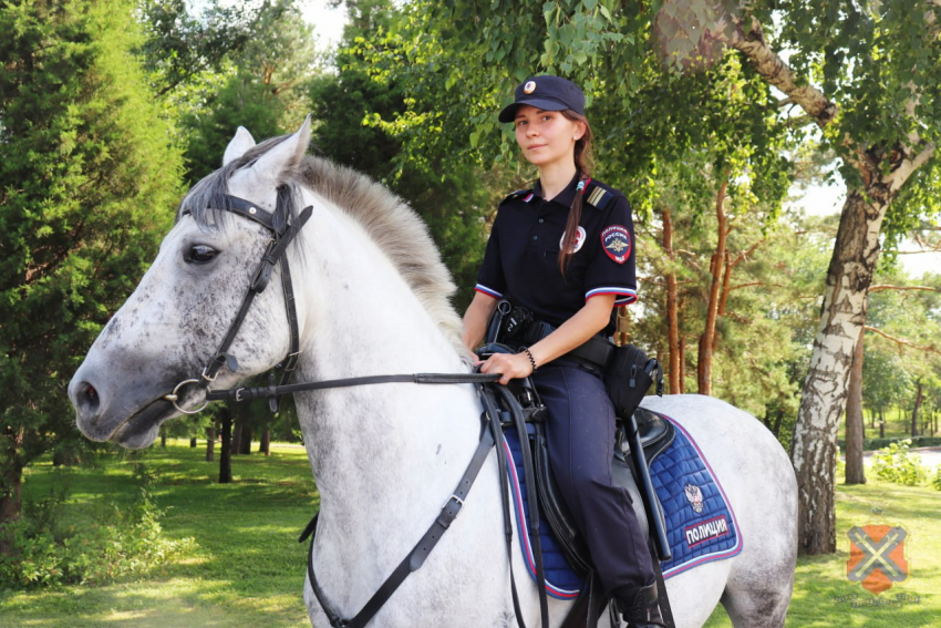 В Волжском начала работу конная полиция