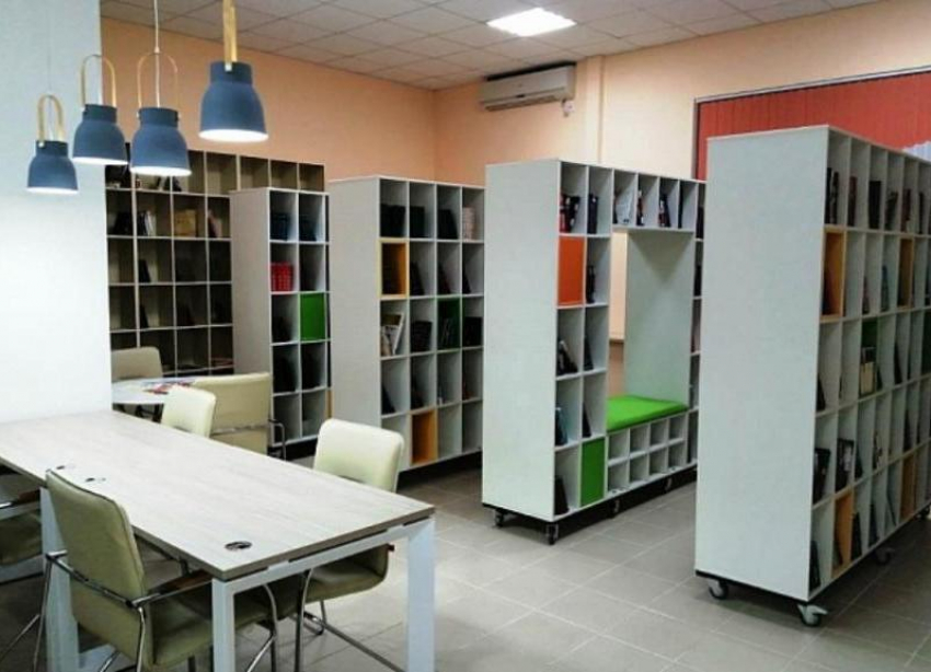 В Волжском совершенствуют скандальную библиотеку: после ремонта в нее поступят свыше 1,5 тысяч новых книг