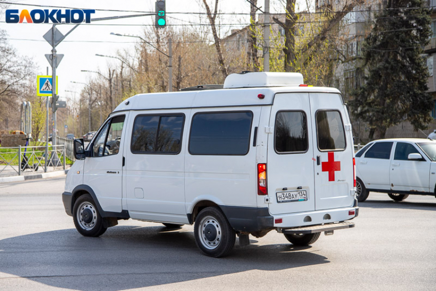Машина без водителя задавила мужчину в Волжском