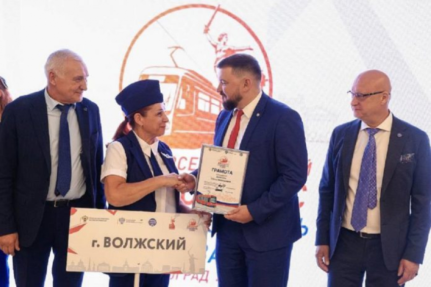 Волжанка получила звание «Самый опытный участник» в конкурсе водителей трамваев 