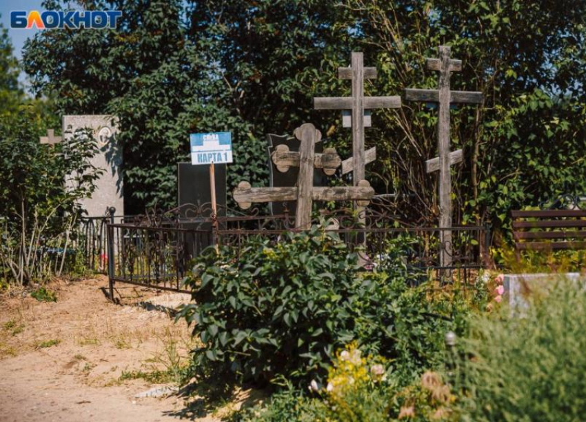 Почти 2 млн рублей выделяют в Волжском на благоустройство кладбищ