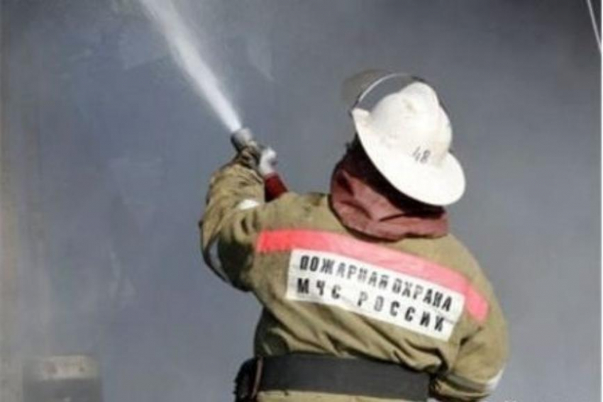 В Волжском произошел пожар в шестиэтажном здании