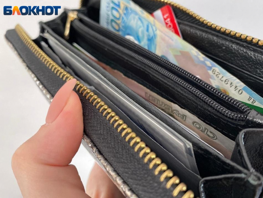 Зарплата меньше 27 тысяч рублей вне закона: сколько будут получать в Волжском в 2026 году