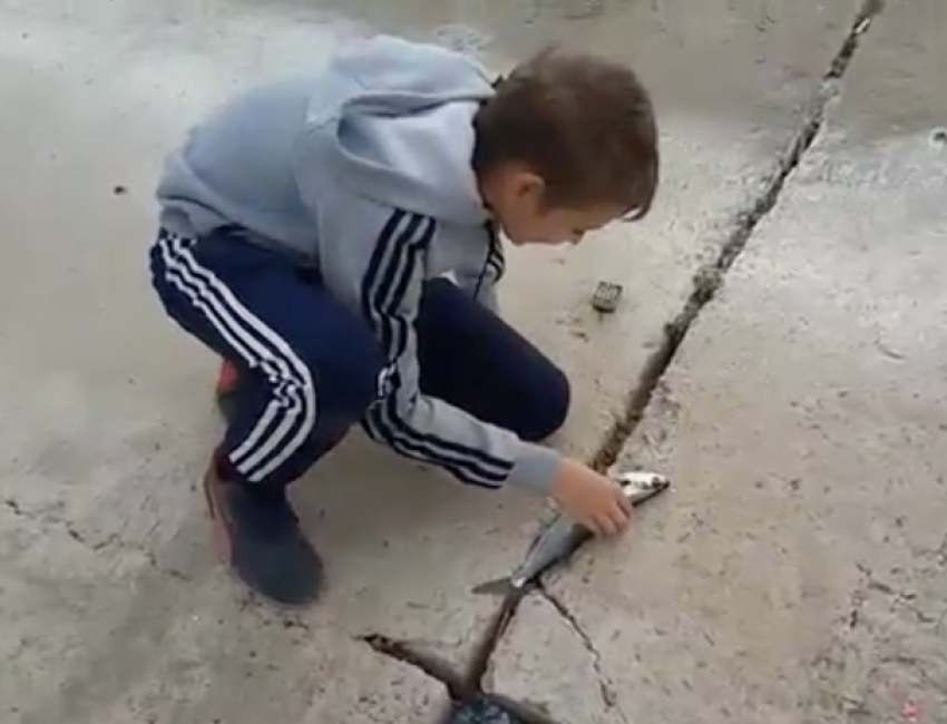 Волжанин научил своего сына незаконно рыбачить