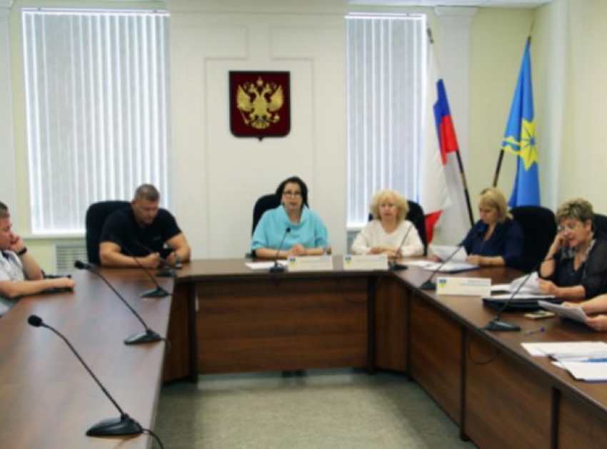 Депутатская комиссия обсудила нарушения общеобразовательных учреждений