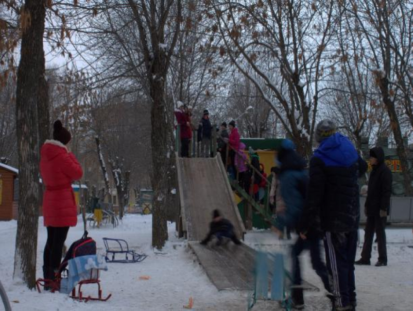 Юных волжан порадовали новой горкой в парке «ВГС"