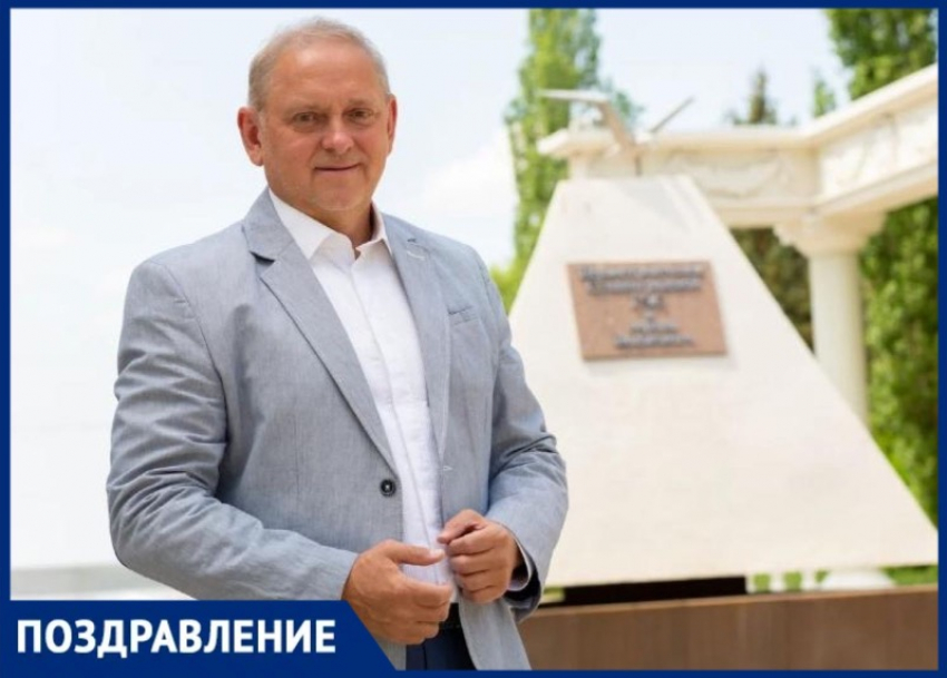 Глава Волжского Игорь Воронин поздравил жителей с началом учебного года