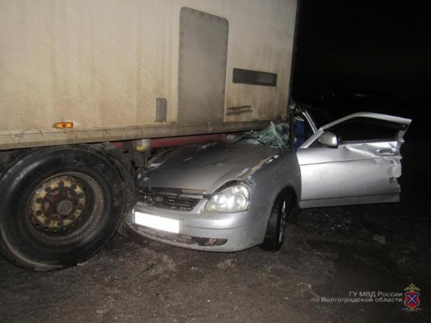 Водитель легковушки пострадал после столкновения с грузовиком в Ленинском районе 