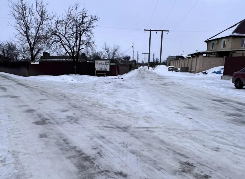 Такси не едет, соседи выручают: жители СНТ «Заканалье» в Волжском просят обработать дороги